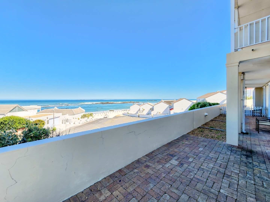 6 Bedroom Property for Sale in Bloubergstrand Western Cape